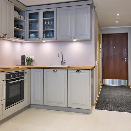 Stylish With Terrace, Parking And Ac *